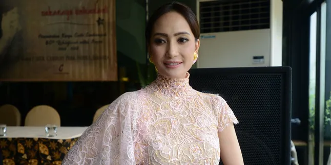 Artika Sari Devi Kenalkan Bahasa Jawa Pada Buah Hati Agar Kenal Budaya Bangsa Artika Sari Devi Kenalkan Bahasa Jawa Pada Buah Hati Agar Kenal Budaya Bangsa