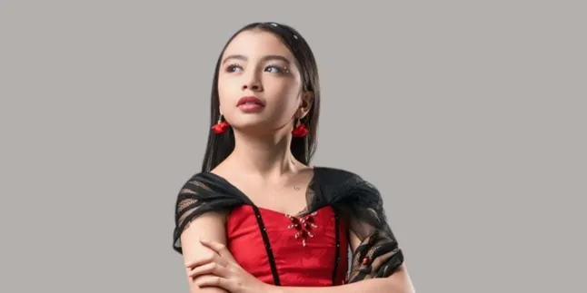 Artis Muda Azza Koto Rilis Album '12.12.12' dan Bintangi Film Horor