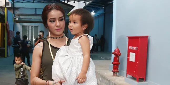 Artis Sheila Marcia Akhirnya Resmi Bercerai Dari Kiki Mirano