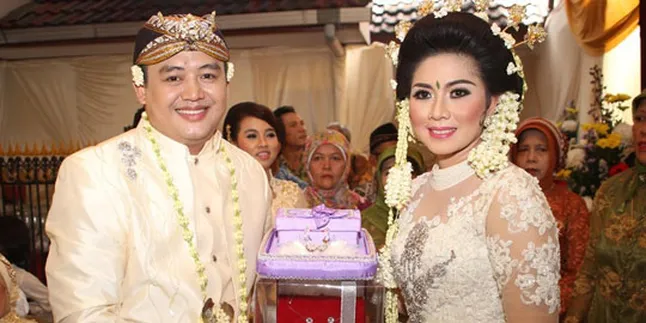 Ary Goliath Langsungkan Pernikahan Dengan Adat Sunda Ary Goliath Langsungkan Pernikahan Dengan Adat Sunda