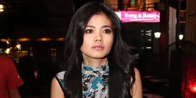 Arya Wiguna Bilang 'I Love You' via BBM, Ini Jawaban Karina Ranau...