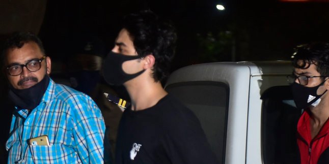 Aryan Khan, SRK's Son, Suspected of Using Drugs Since 4 Years Ago, Cries During Interrogation