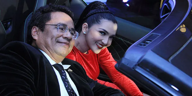 Ashanty Iri, Anak Hotman Dapat Hadiah Lamborghini Seharga 7 M Ashanty Iri, Anak Hotman Dapat Hadiah Lamborghini Seharga 7 M