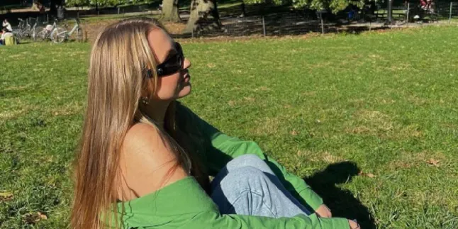 Ashley Kutcher Rilis Single yang Berjudul URVIVE MY OWN MIND