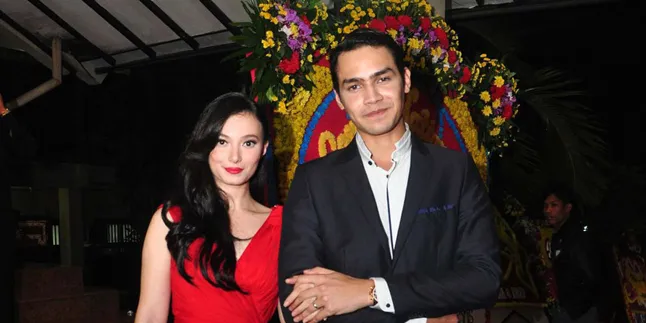 Asmirandah dan Jonas Rivanno Bantah Hamil Sebelum Nikah Asmirandah dan Jonas Rivanno Bantah Hamil Sebelum Nikah