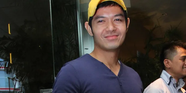 Asmirandah Tak Pernah Cerita Soal Nikah ke Dude Herlino Asmirandah Tak Pernah Cerita Soal Nikah ke Dude Herlino