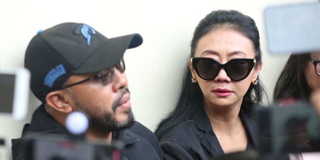 Asri Welas Presents Assistant and Driver as Witnesses in Divorce Hearing with Galiech Rahardja