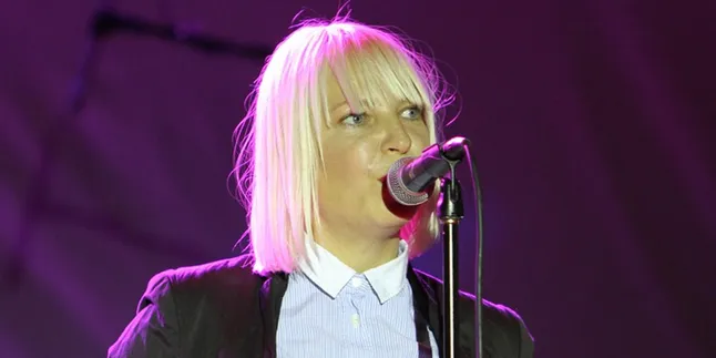 Astaga, Sia Furler Ternyata Doyan Konsumsi Pil dan Alkohol!