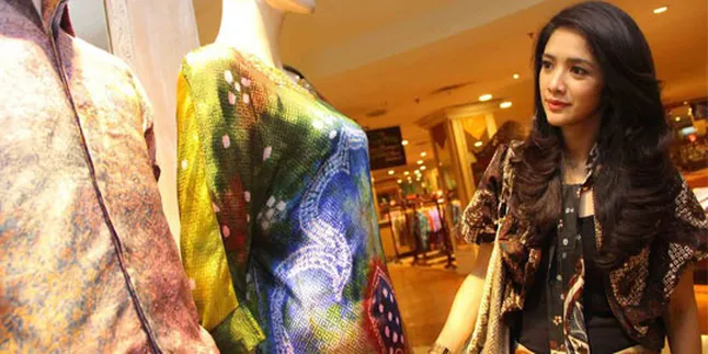 Astri Nurdin Ga Fanatik Koleksi Batik