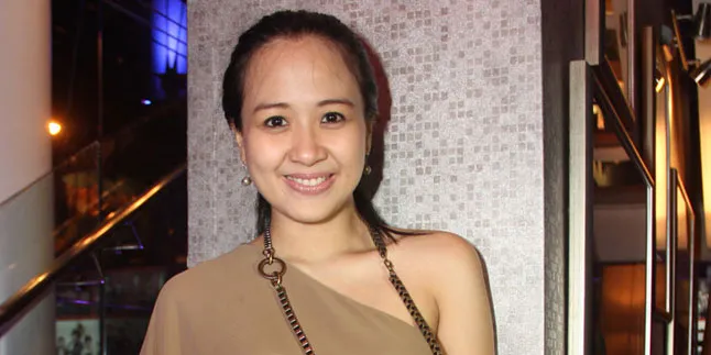 Astrid Sartiasari dan Suami Bagi Tugas Jaga Anak