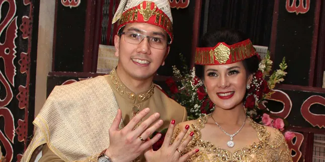 Astrid Tiar Bersyukur Suami Tak Cemburu Pada Anak Astrid Tiar Bersyukur Suami Tak Cemburu Pada Anak