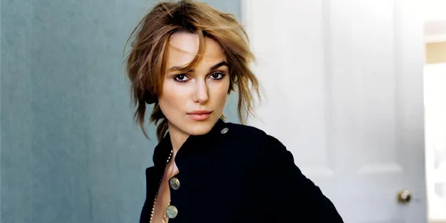 Asyik Berduaan, Keira Knightley Tersandung Sepatunya Sendiri