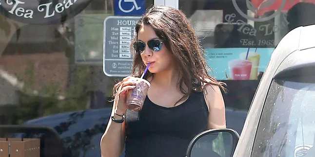 Asyik Olahraga, Mila Kunis Mendadak 'Digerebek' Polisi Asyik Olahraga, Mila Kunis Mendadak 'Digerebek' Polisi