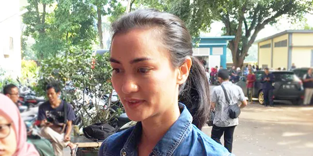 Atiqah Hasihola Boyong Anak Rayakan Ulang Tahun Ratna Sarumpaet Atiqah Hasihola Boyong Anak Rayakan Ulang Tahun Ratna Sarumpaet