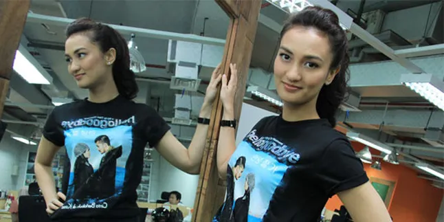 Atiqah Hasiholan Berbagi Cerita di Korea