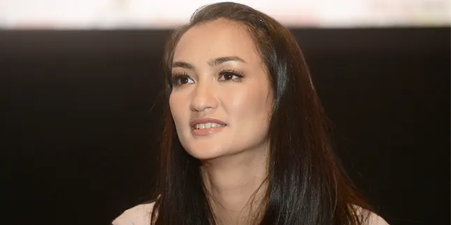 Atiqah Hasiholan Berencana Lewati Akhir Tahun 2019 Dengan Berlibur Bareng Keluarga Atiqah Hasiholan Berencana Lewati Akhir Tahun 2019 Dengan Berlibur Bareng Keluarga