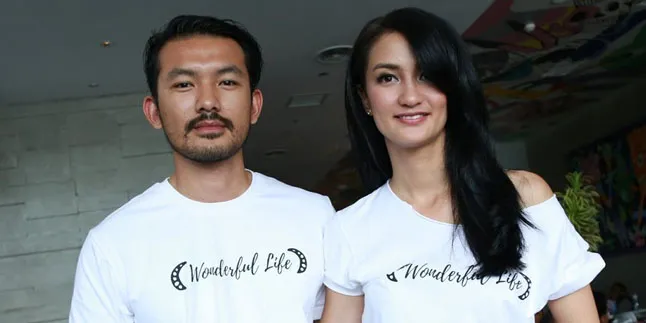 Atiqah Hasiholan Tak Pernah Dipuji Cantik Oleh Rio Dewanto? Atiqah Hasiholan Tak Pernah Dipuji Cantik Oleh Rio Dewanto?