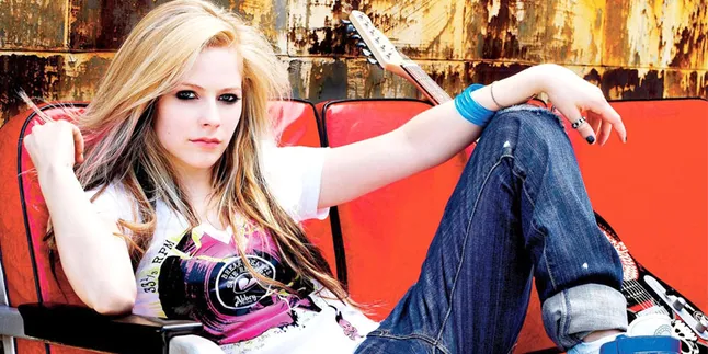 [Audio] Avril Lavigne Cover Hit Nickelback, Tanda Cinta?