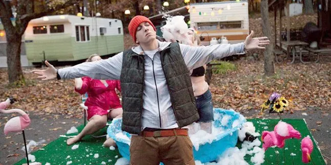 [Audio] Eminem Kolaborasi Bareng Rihanna di 'The Monster'