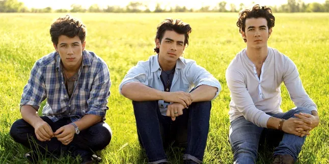 [Audio] Nick Jonas Akui Lagu Wedding Bells Tentang Miley Cyrus