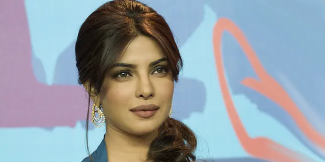 [Audio] Priyanka Chopra Rilis Single Terbarunya, Ajeb-Ajeb!