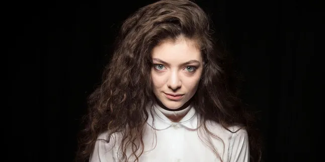 [Audio] Unggah Lagu, Adik Lorde Tak Kalah Seru!