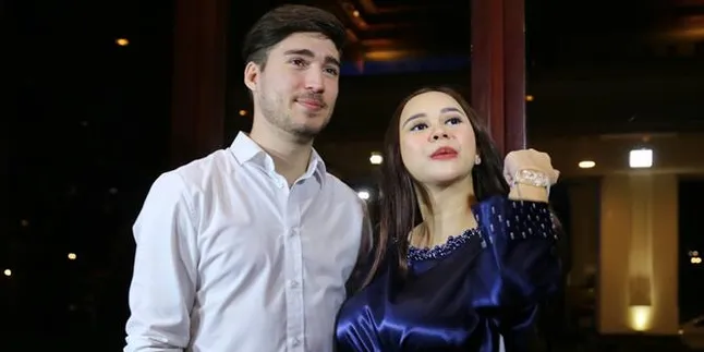 Aura Kasih Beri Reaksi Panas, Suami Disebut Pengangguran