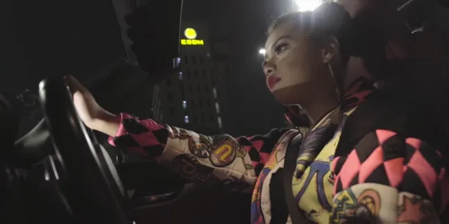 Aurel Hermansyah Ekspose Kehidupan Gemerlap Dalam Klip Barunya