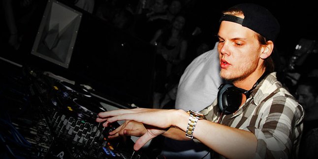 Avicii Kalahkan DJ Terbaik Dunia di AMA 2013