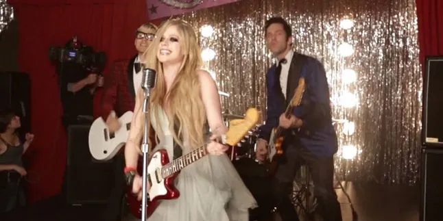 Avril Lavigne Bocorkan Rencana Kolaborasi di Album ke-5