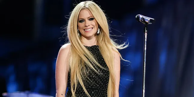 Avril Lavigne Ungkap Album Barunya Sebagai Perjalanan Tak Terduga & Emosional Avril Lavigne Ungkap Album Barunya Sebagai Perjalanan Tak Terduga & Emosional