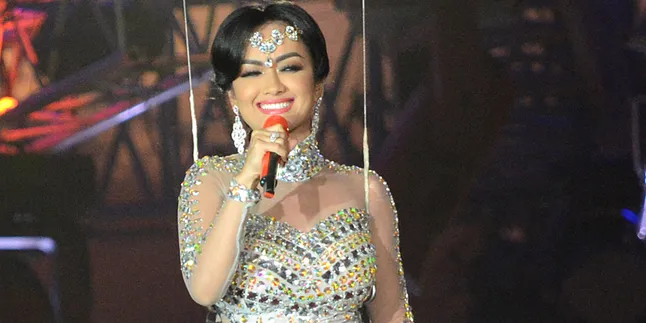Aw! Jupe Kenalkan Pacar Baru Yang Lagi Topless Aw! Jupe Kenalkan Pacar Baru Yang Lagi Topless
