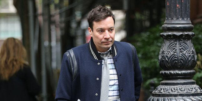 Aw! 'Transgender', Jimmy Fallon Sibuk Jadi Badut Anak-Anak?