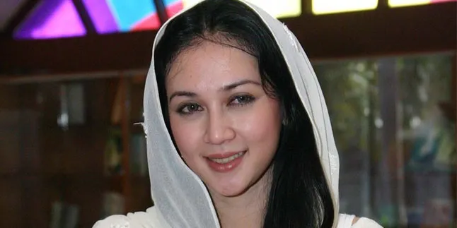 Awal Berjilbab, Dina Lorenza Takut Tak Dapat Job
