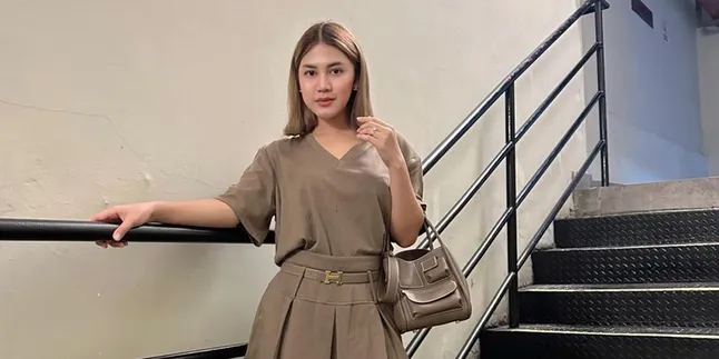Awalnya Cuma Iseng, Selebgram Tiara Chika Sukses Raup Keuntungan Lewat Konten Masak Bareng Suami Awalnya Cuma Iseng, Selebgram Tiara Chika Sukses Raup Keuntungan Lewat Konten Masak Bareng Suami