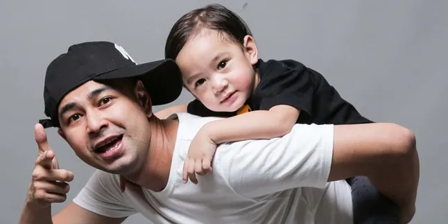 Awalnya Nangis, Rafathar Akhirnya Tertidur Ketika Naik Helikopter