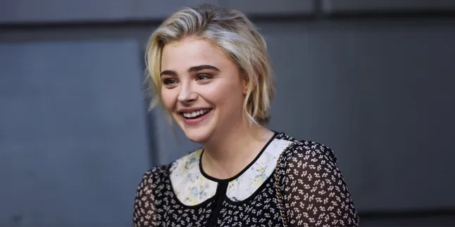 Awkward! Chloe Moretz & 'Mantan' Brooklyn Beckham Hadiri Pesta Yang Sama