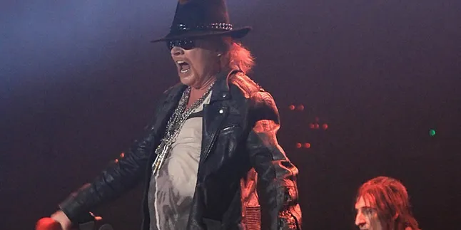 Axl Rose Tepis Tudingan Guns N Roses Bubar