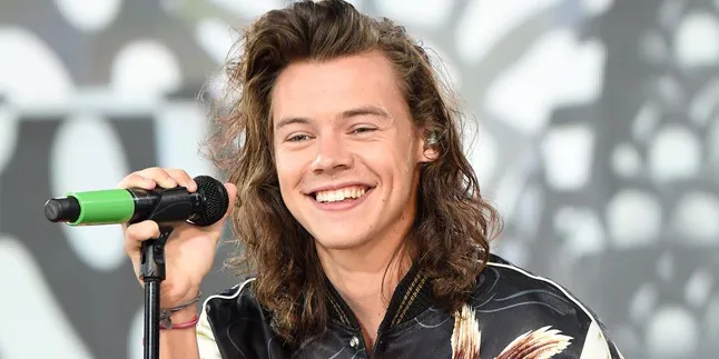 Ayah Mantan Meninggal Kecelakaan Pesawat, Harry Styles Sedih