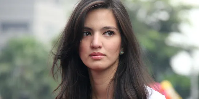 Ayah Nia Ramadhani Sempat Sesak Sebelum Dibawa ke RS