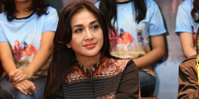 Ayah Paramita Rusady Dimakamkan di Bandung, Ini Suasana Keberangkatannya