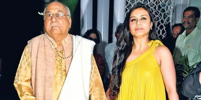 Ayah Rani Mukherjee Berpulang, Shahrukh Khan & Aamir Khan Beri Penghormatan Terakhir Ayah Rani Mukherjee Berpulang, Shahrukh Khan & Aamir Khan Beri Penghormatan Terakhir