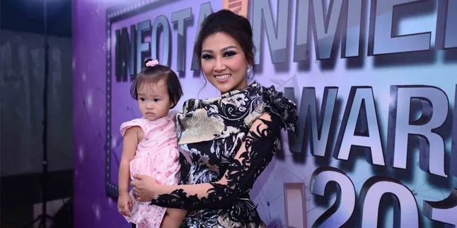 Ayah Ruben Onsu Tak Sadarkan Diri di Rumah Sakit, Sarwendah Panik