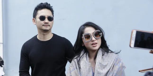 Ayah Sakit Ginjal, Dewi Perssik Kerja Keras Banting Tulang Demi Keluarga Ayah Sakit Ginjal, Dewi Perssik Kerja Keras Banting Tulang Demi Keluarga