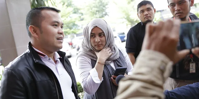 Ayah Vanessa Angel Shock Saat Tahu Putrinya Diduga Terlibat Praktik Prostitusi Ayah Vanessa Angel Shock Saat Tahu Putrinya Diduga Terlibat Praktik Prostitusi