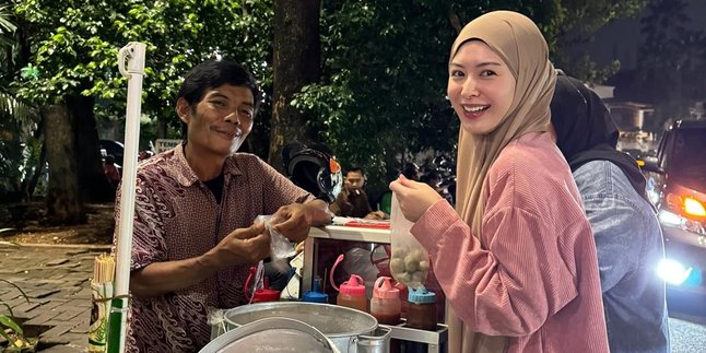 Ayana Moon and Cilok, a Sweet Moment in Ramadan that Makes Netizens Adorable