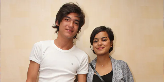 Ayo Ngobrol Seru Bareng Eva Celia dan Adipati Dolken!