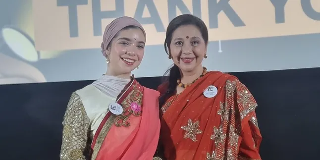 Ayu Azhari dan Isabelle Tramp Kompak Kenakan Sari India, Sama-Sama Cantik Ayu Azhari dan Isabelle Tramp Kompak Kenakan Sari India, Sama-Sama Cantik