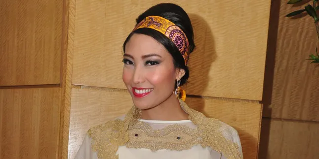 Ayu Dewi Cemburui Suami Saat Main PS