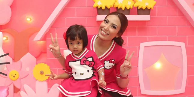 Ayu Dewi dan Suami Strict Pada Perkembangan Anak